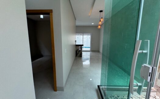 Casa com 3 Suítes e Piscina