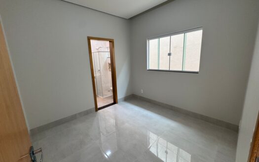 Casa com 3 Suítes e Piscina