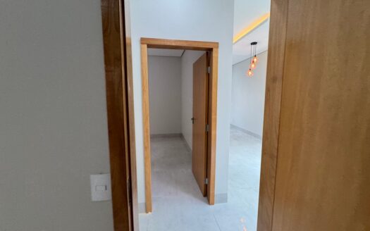 Casa com 3 Suítes e Piscina