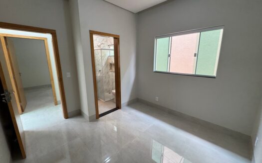 Casa com 3 Suítes e Piscina