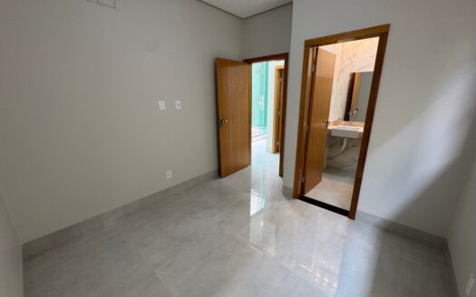 Casa com 3 Suítes e Piscina