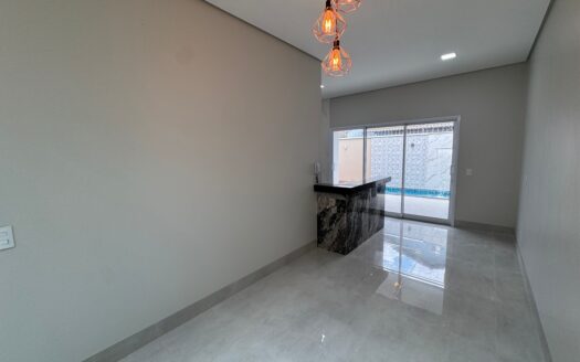 Casa com 3 Suítes e Piscina