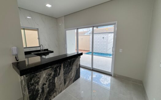 Casa com 3 Suítes e Piscina