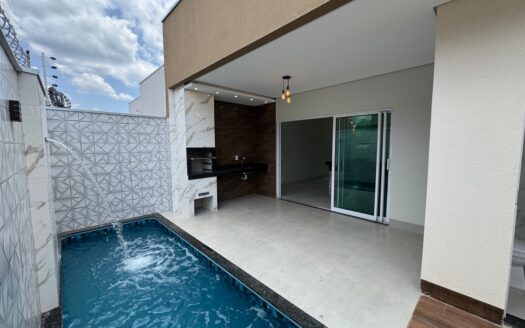 Casa com 3 Suítes e Piscina
