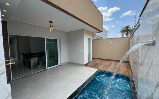 Casa com 3 Suítes e Piscina