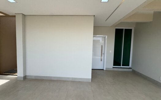 Casa com 3 Suítes e Piscina