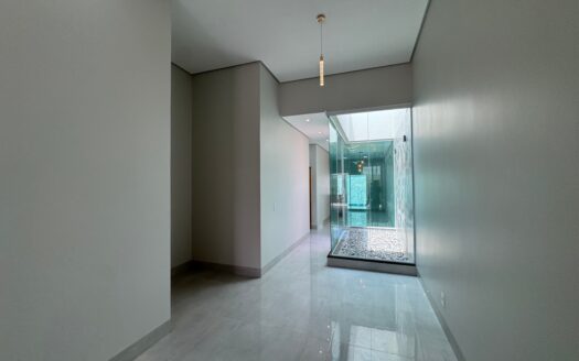 Casa com 3 Suítes e Piscina