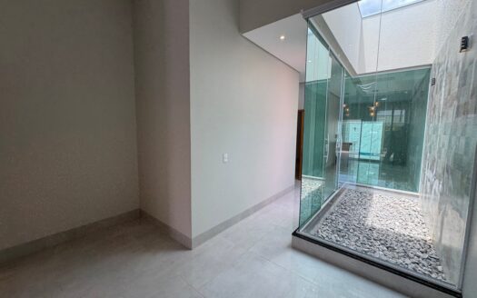 Casa com 3 Suítes e Piscina