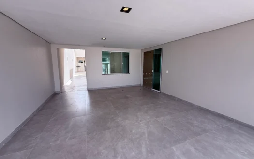 Casa de 3 Quartos no Centro