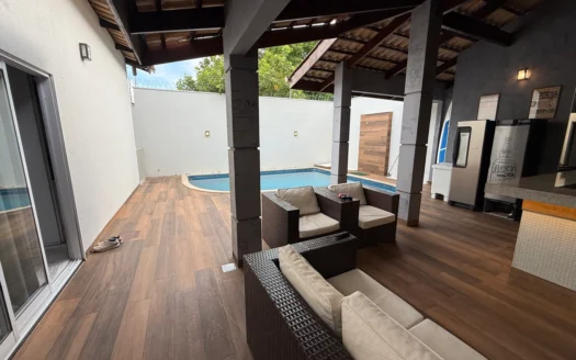 Casa de 3 Suítes na 207 Sul