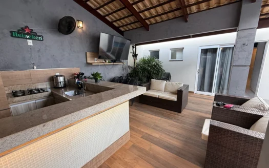 Casa de 3 Suítes na 207 Sul