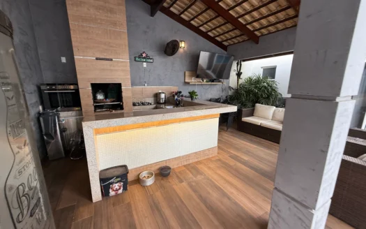 Casa de 3 Suítes na 207 Sul