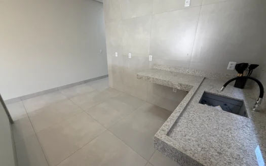 Casa Nova de 3 Suítes