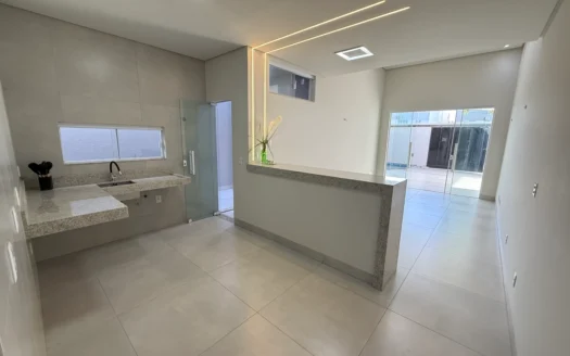 Casa Nova de 3 Suítes