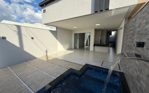 Casa Nova de 3 Suítes