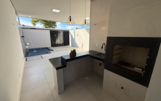 Casa Nova de 3 Suítes