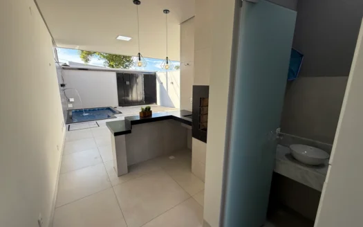 Casa Nova de 3 Suítes