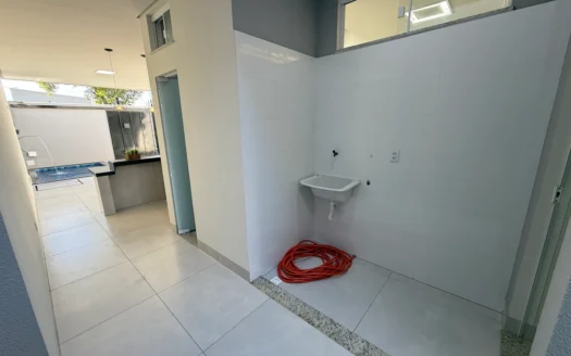 Casa Nova de 3 Suítes