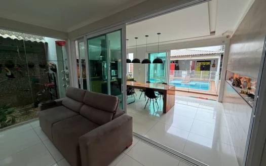 Casa de 3 Quartos sendo 2 Suítes