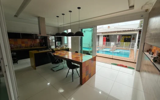 Casa de 3 Quartos sendo 2 Suítes