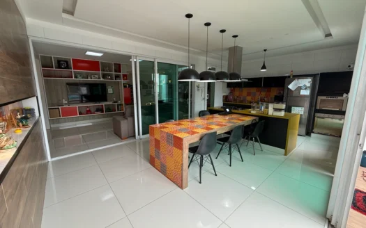 Casa de 3 Quartos sendo 2 Suítes