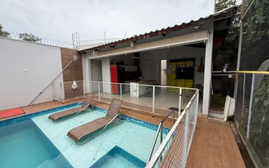 Casa de 3 Quartos sendo 2 Suítes