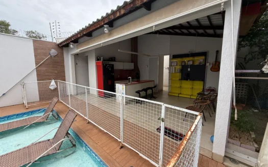 Casa de 3 Quartos sendo 2 Suítes