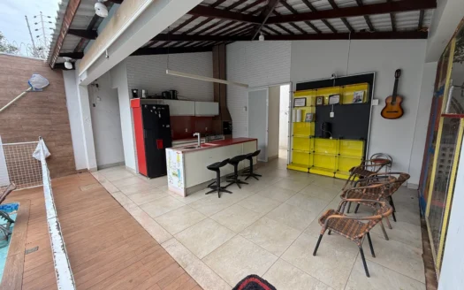 Casa de 3 Quartos sendo 2 Suítes