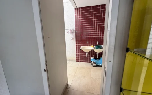 Casa de 3 Quartos sendo 2 Suítes