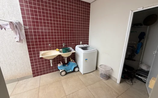 Casa de 3 Quartos sendo 2 Suítes