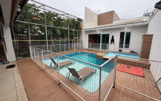 Casa de 3 Quartos sendo 2 Suítes