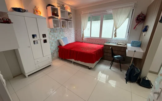 Casa de 3 Quartos sendo 2 Suítes