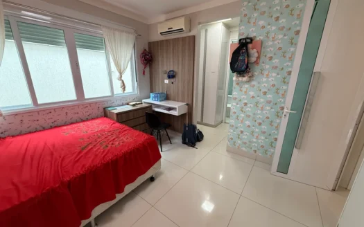 Casa de 3 Quartos sendo 2 Suítes