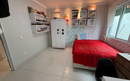 Casa de 3 Quartos sendo 2 Suítes