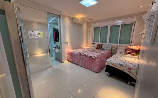 Casa de 3 Quartos sendo 2 Suítes