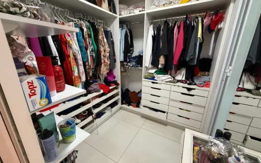 Casa de 3 Quartos sendo 2 Suítes