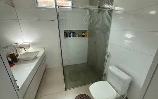 Casa de 3 Quartos sendo 2 Suítes