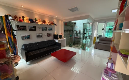 Casa de 3 Quartos sendo 2 Suítes