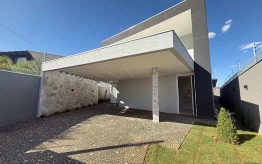 Casa 4 Suítes e Energia Solar