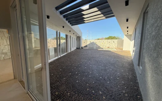 Casa 4 Suítes e Energia Solar