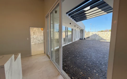 Casa 4 Suítes e Energia Solar