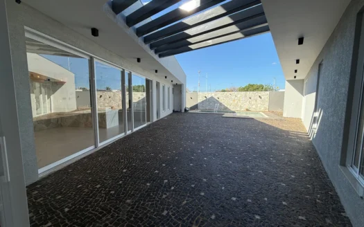 Casa 4 Suítes e Energia Solar