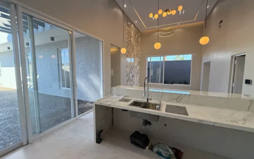 Casa 4 Suítes e Energia Solar