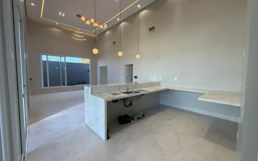 Casa 4 Suítes e Energia Solar