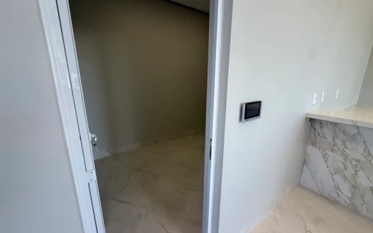 Casa 4 Suítes e Energia Solar