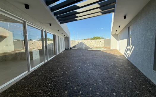 Casa 4 Suítes e Energia Solar