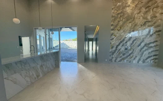 Casa 4 Suítes e Energia Solar