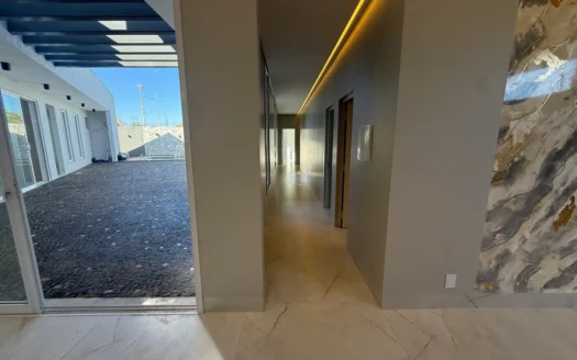 Casa 4 Suítes e Energia Solar