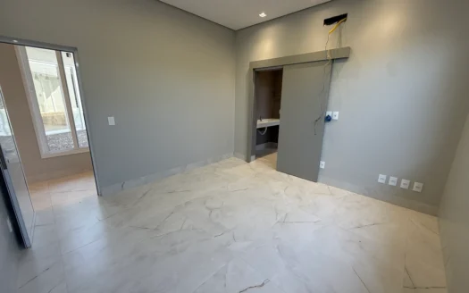 Casa 4 Suítes e Energia Solar