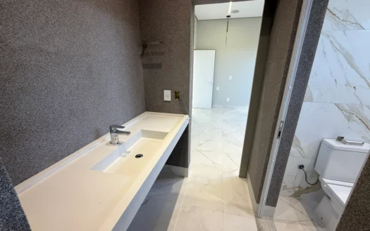 Casa 4 Suítes e Energia Solar